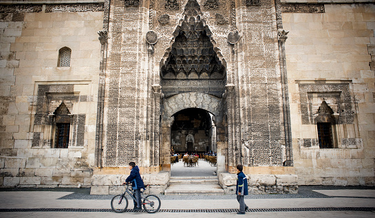 مدرسه بروجیه یادگار هشتصد ساله بروجردی ها در ترکیه
